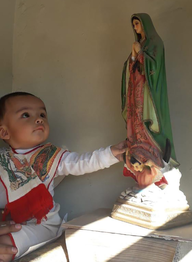 Niño con virgen